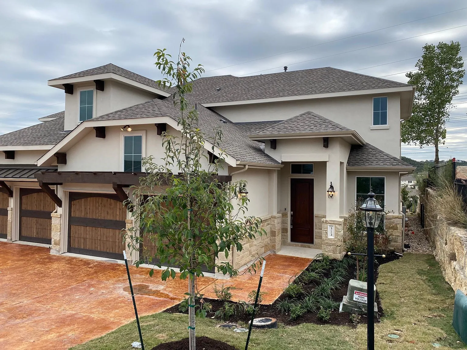 3 bed, 4.0 bath, 2490 sqft, $3,500 — Photo 1