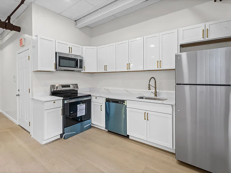 240 Sheridan Ave #1B — Photo 3