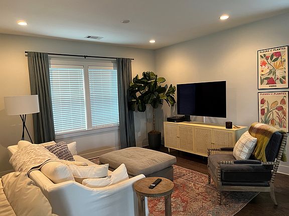 2nd image of 509 Rosedale Ave #L