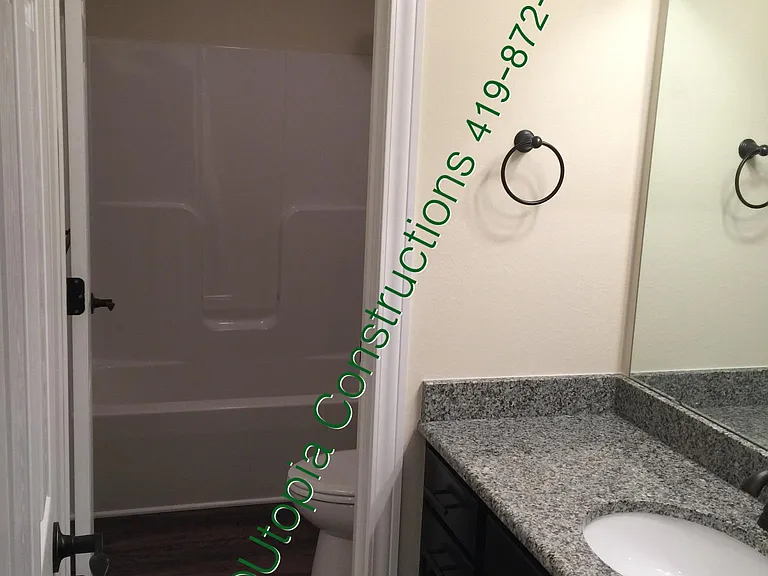 Hall Bath (Split)
