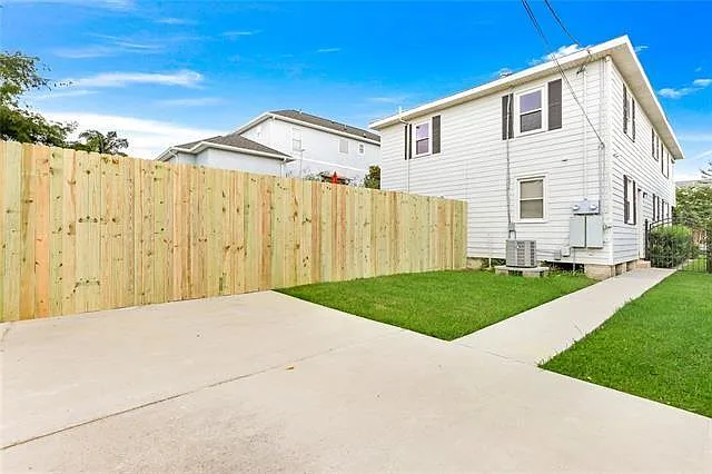 6818 Louis Xiv St — Photo 3