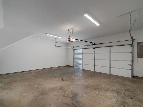 5th image of 6059 La Vista Dr