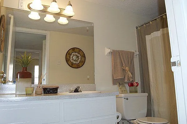 Cambridge Apartments — Photo 16