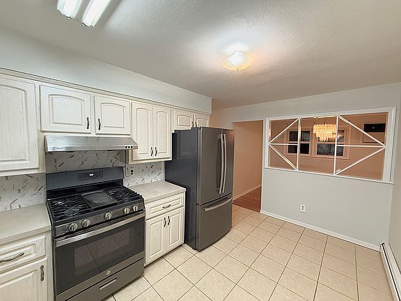 2nd image of 1321 B St Floor 1