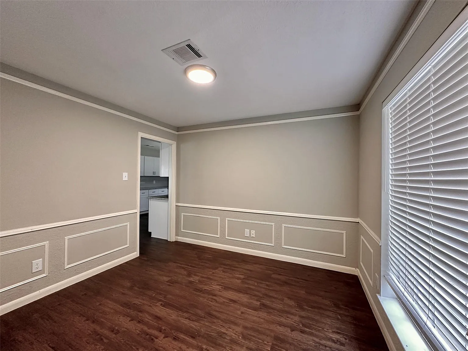 4 bed, 2.5 bath, 2546 sqft, $2,300 — Photo 4
