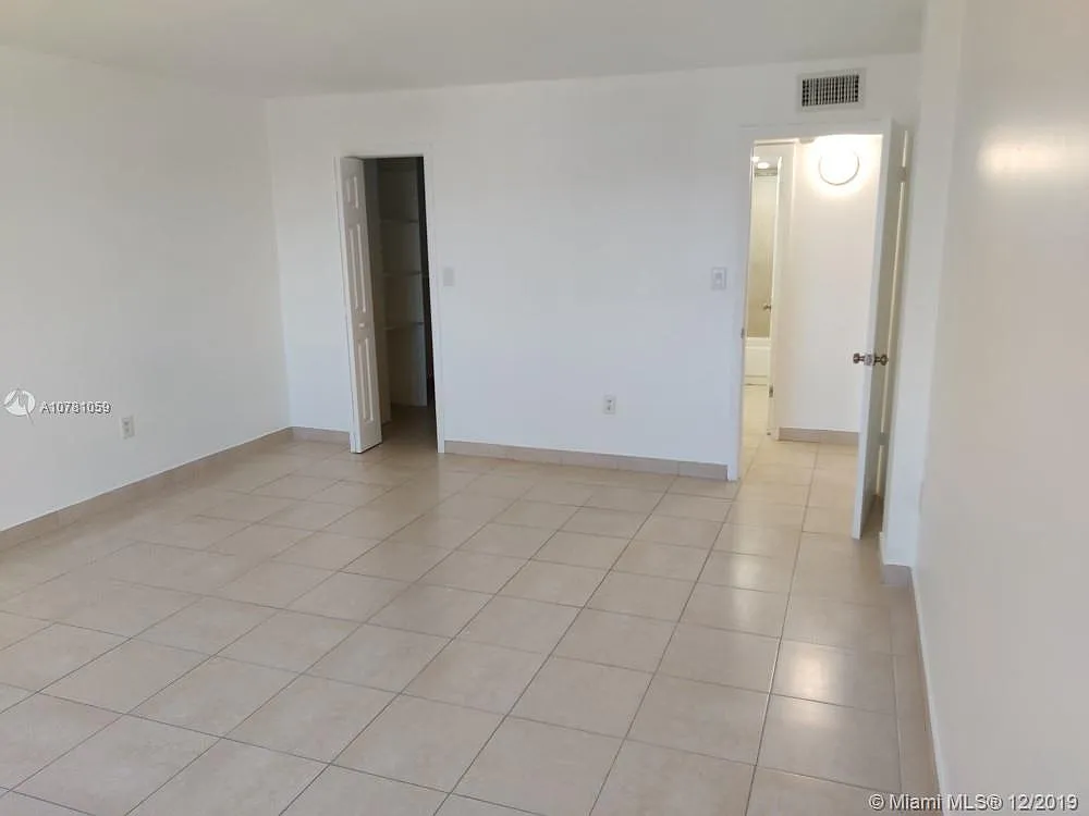 1 bed, 870 sqft, $1,850 — Photo 4