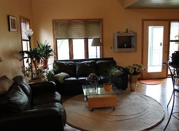 5th image of 3728 Harriet Ave