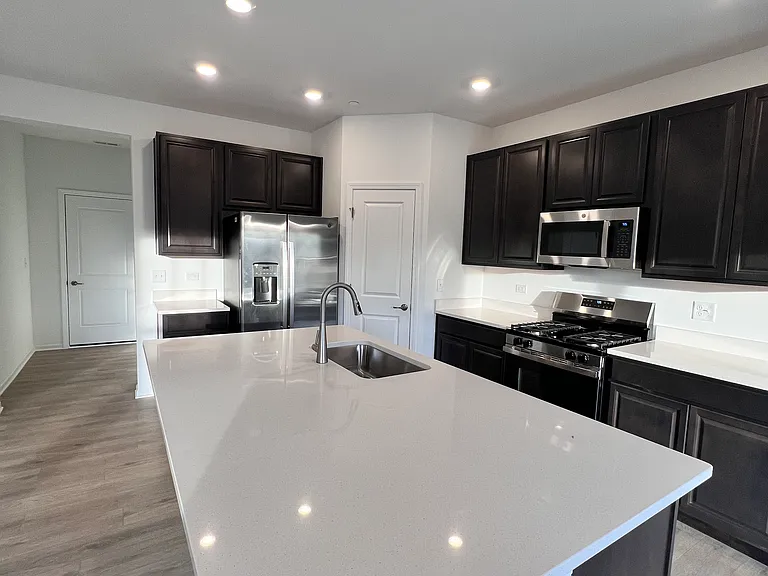 612 Cassia Ct — Photo 3