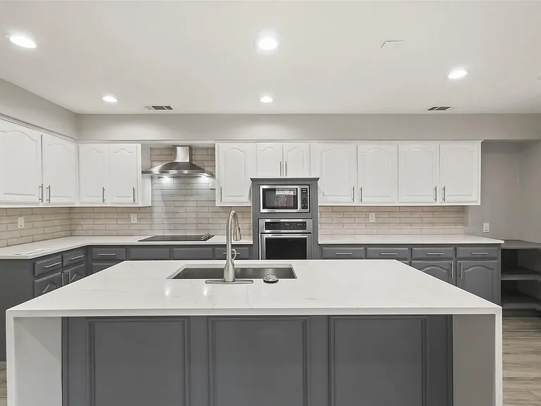 6019 Yellow Rock Trl — Photo 2