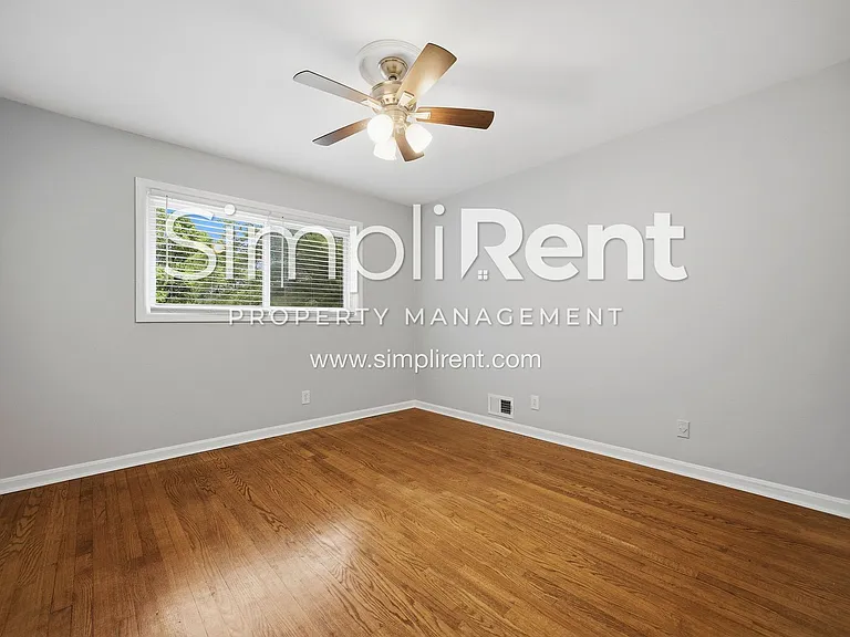 2447 Whites Mill Ln — Photo 14