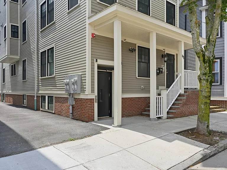 613 E 6th St #3 — Photo 1