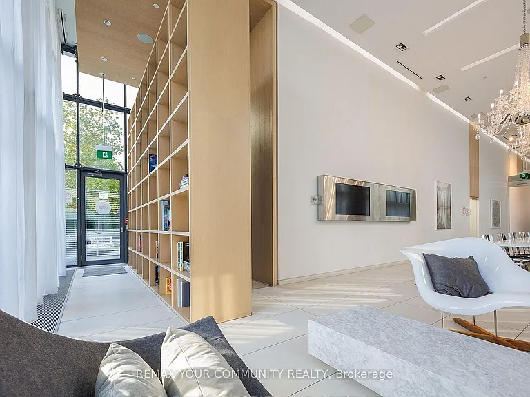 185 Roehampton Ave #1312 — Photo 35