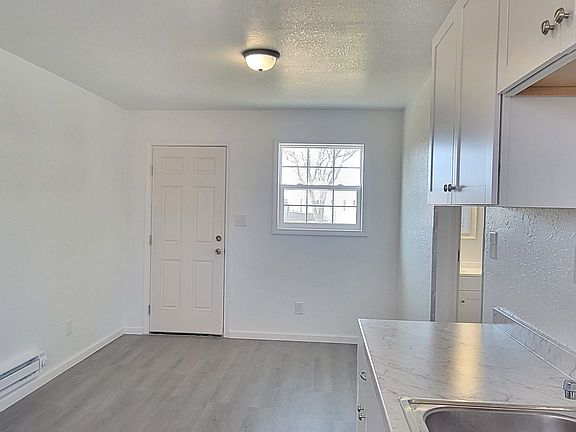5th image of 115 N Hinkle St #B