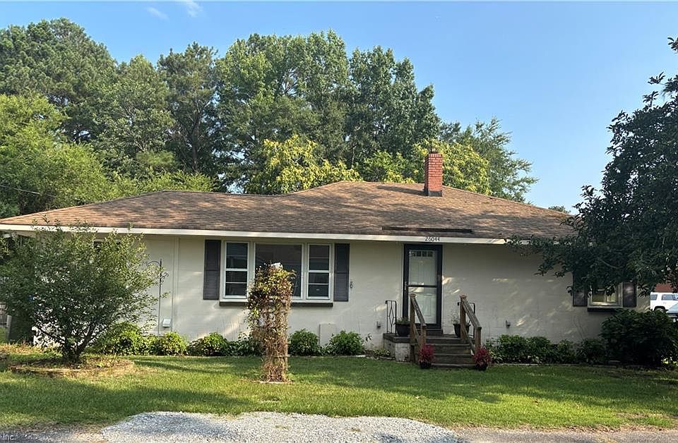 1st image of 26044 Colonial St