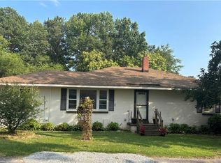 26044 Colonial St, Courtland, VA 23837