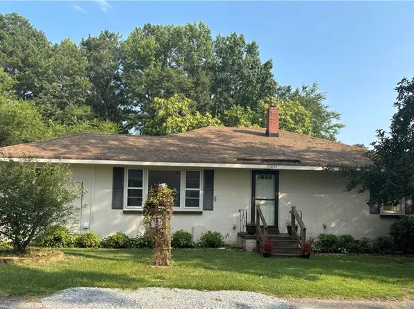 26044 Colonial St, Courtland, VA 23837
