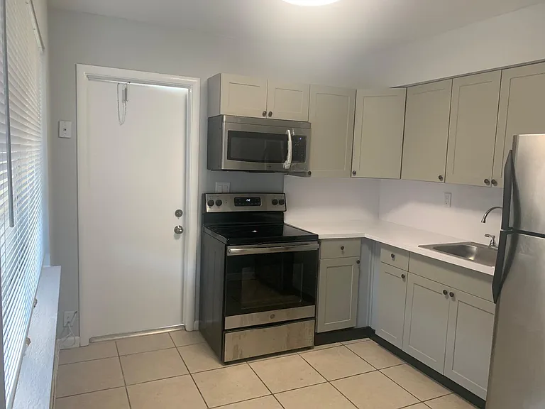 2407 McKinley St #1 — Photo 7