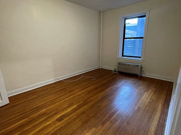 2nd image of 25 Tennis Ct APT 1H