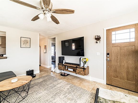 4th image of 3220 Sage Ave