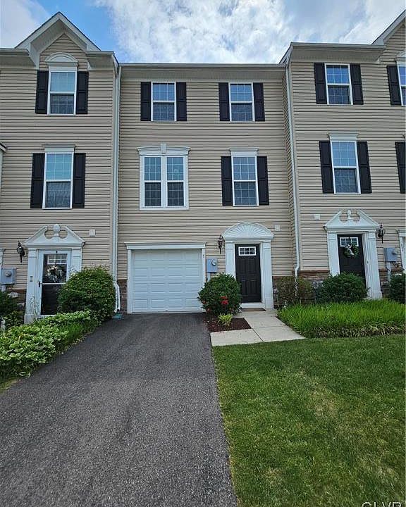 1st image of 9 Yellow Rose Ln