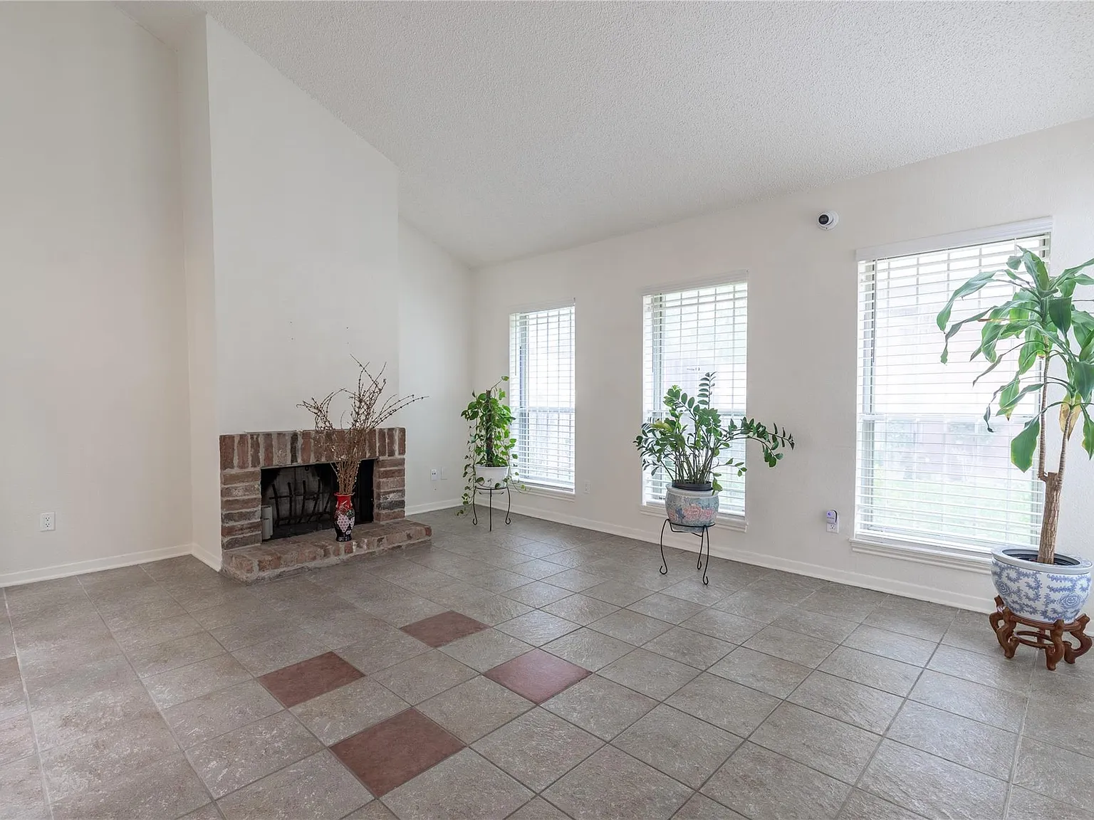 2 bed, 2.0 bath, 1683 sqft, $1,700 — Photo 4