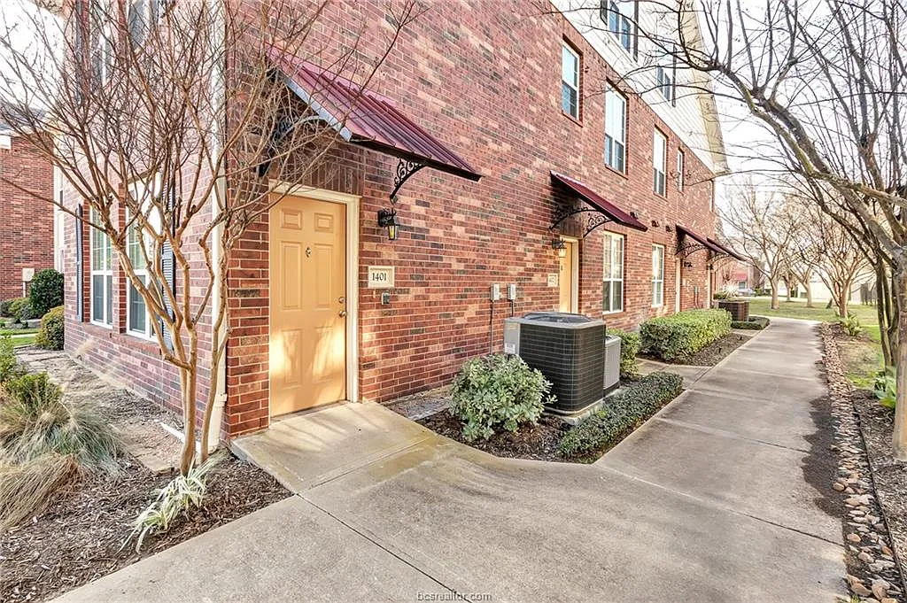 3 bed, 1600 sqft, $1,900 — Photo 3