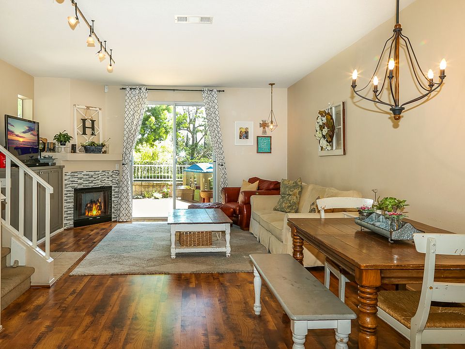 1st image of 60 Carlsbad Ln