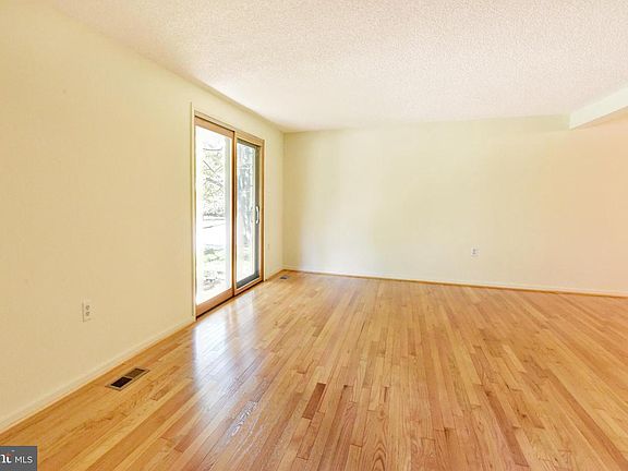 5th image of 2659 Quincy Adams Dr