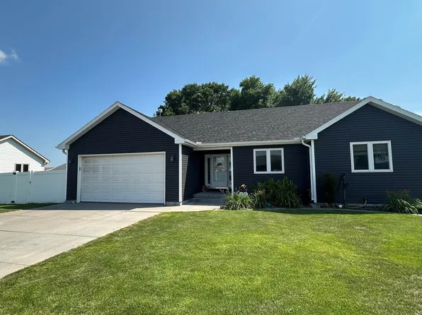 1406 Pamela Cir, Holdrege, NE 68949