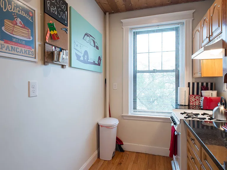 58 Queensberry St #18 — Photo 15