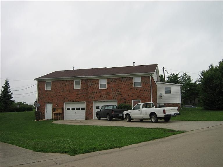 2nd image of 325 Oxford Dr