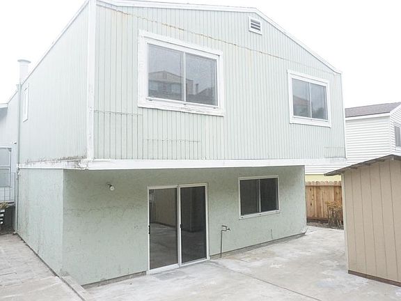 3rd image of 20 Heath Ct