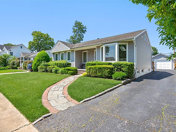 2nd image of 678 Carlyle Avenue