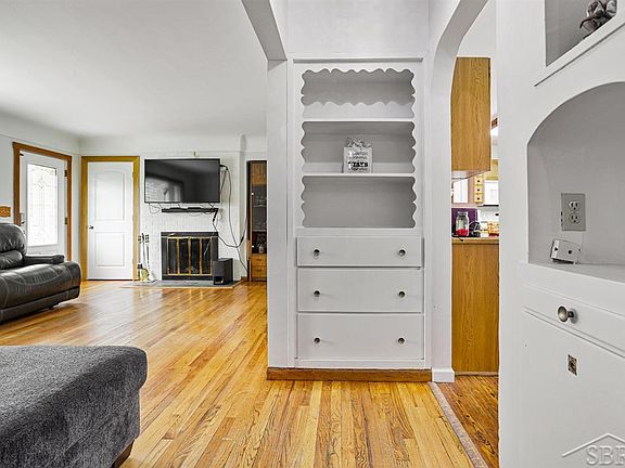 4th image of 1300 Wilson Ave