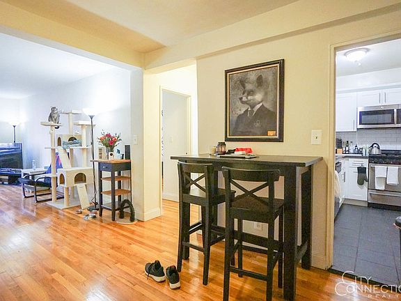5th image of 310 W 47th St APT 3H
