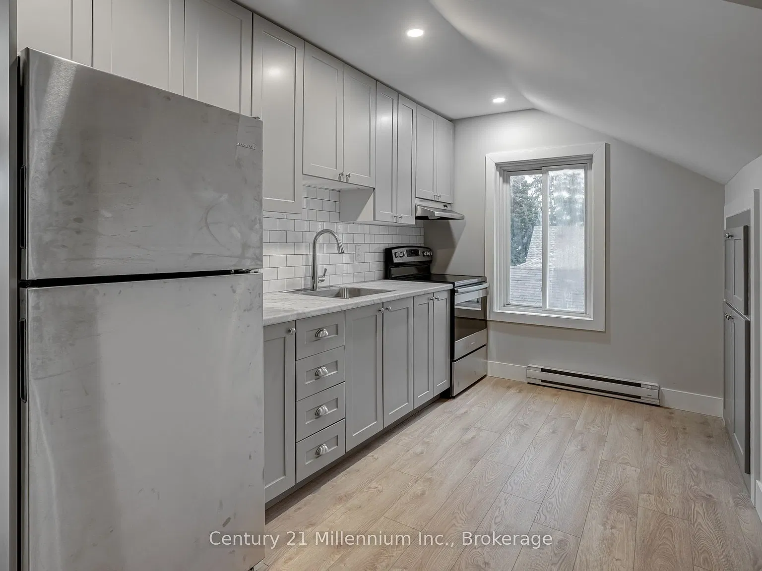 2 bed, $1,300 — Photo 4
