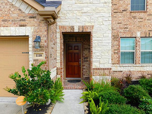 4th image of 1118 Aqua Vista Ln