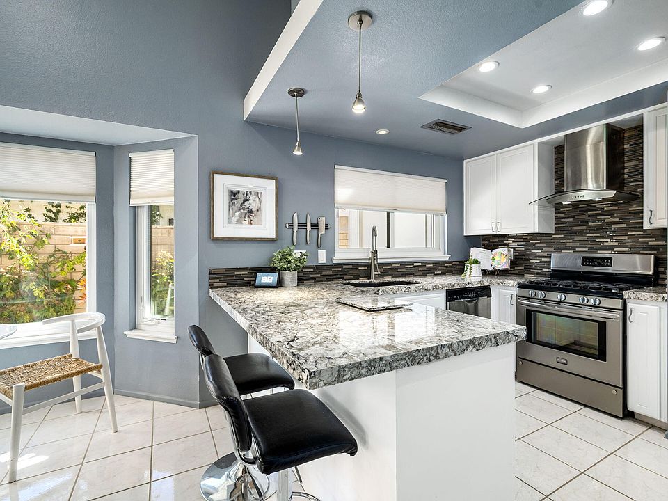 1st image of 40392 Periwinkle Ct
