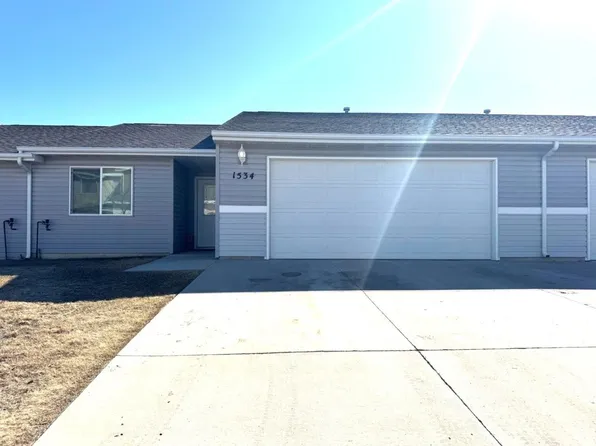 1534 35th Ave SE, Minot, ND 58701