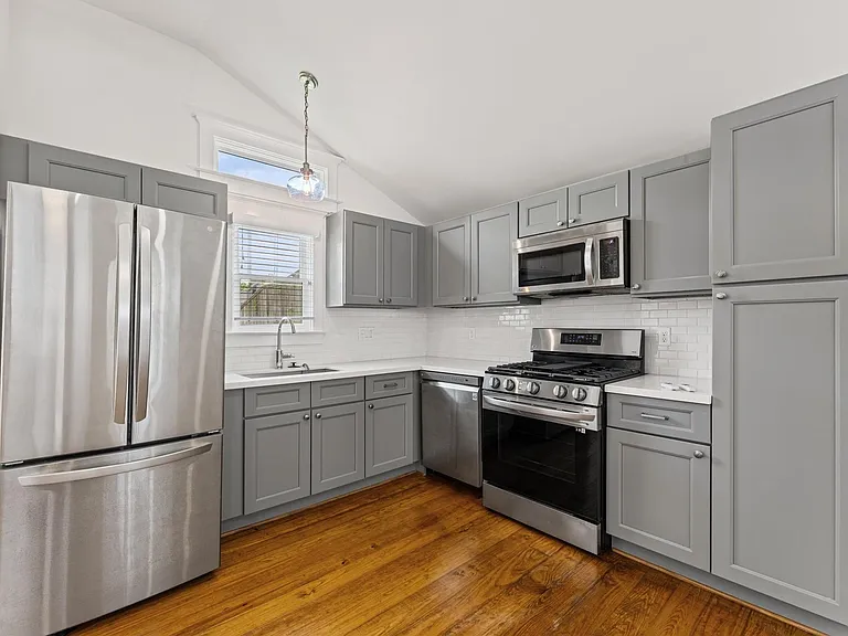 732 E 12th 1/2 St #3 — Photo 5