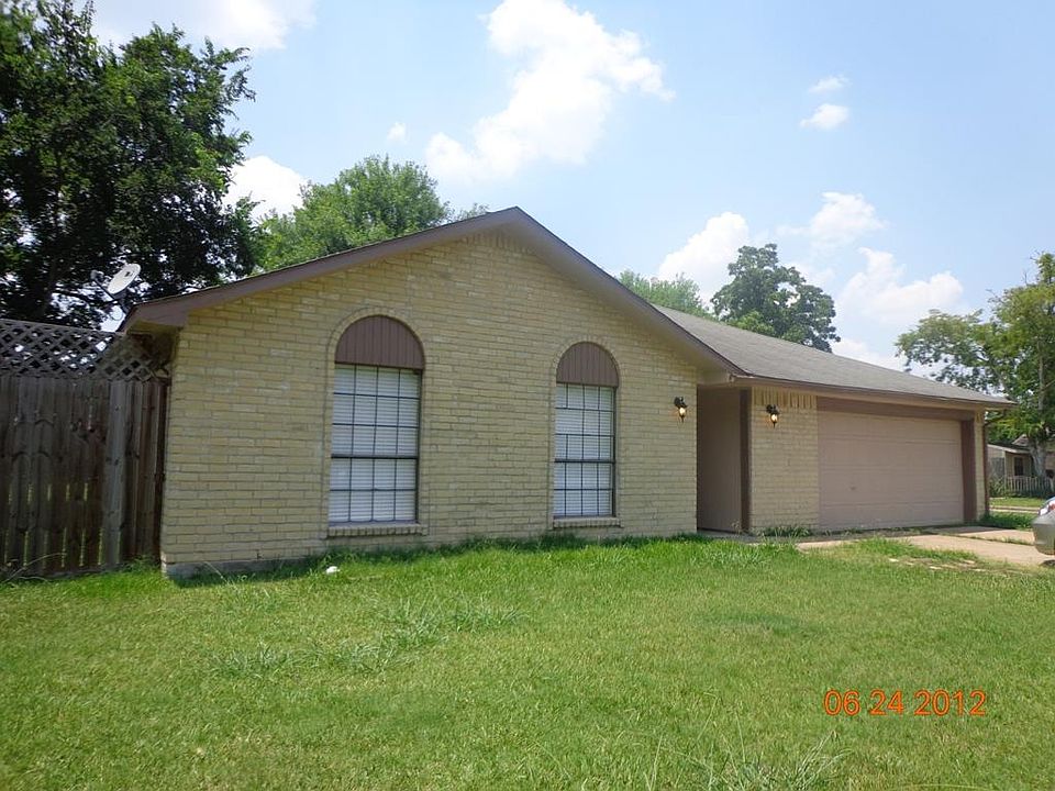 1st image of 2702 Elm Hollow St