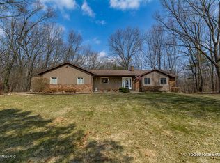 3749 Oak Meadow Ln SE, Lowell, MI 49331