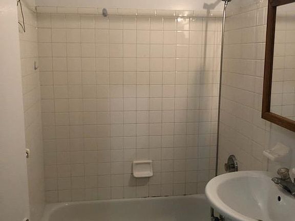 5th image of 1657 Nelson Ave #1