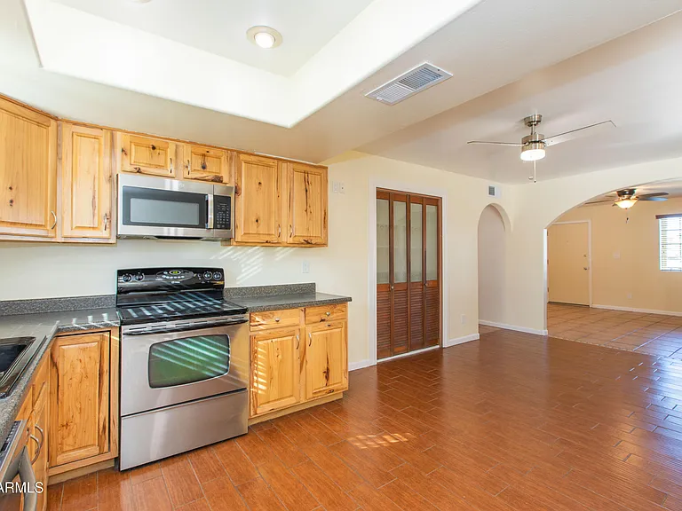 1813 E Ellis Dr — Photo 19