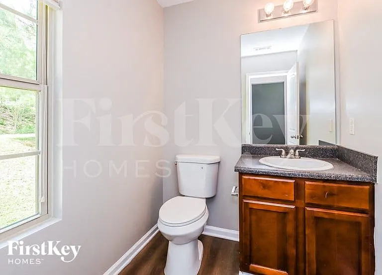 380 Pine Tree Dr — Photo 13