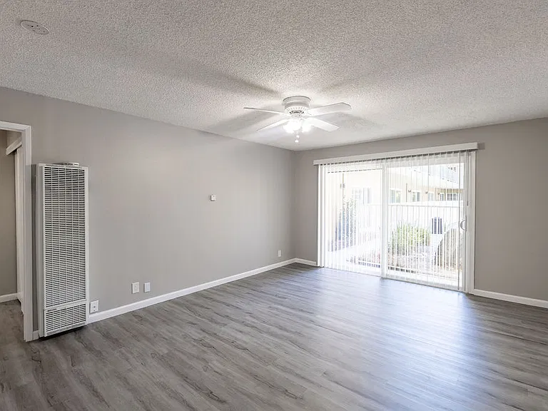 Sandalwood Apartments — Photo 23