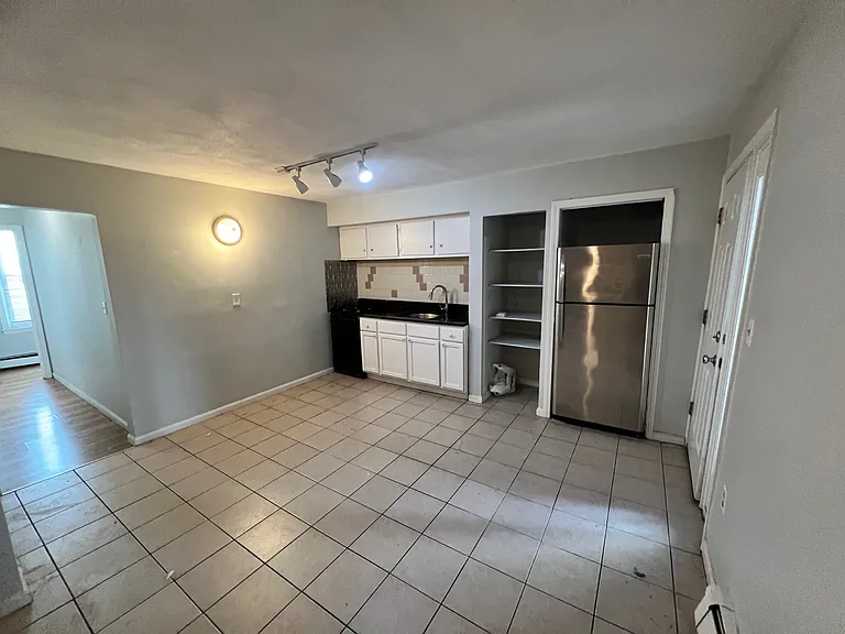 139 Chelsea St #2B — Photo 1