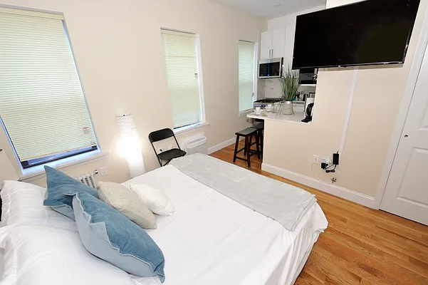 Rented by Furnished Habitat | media 13