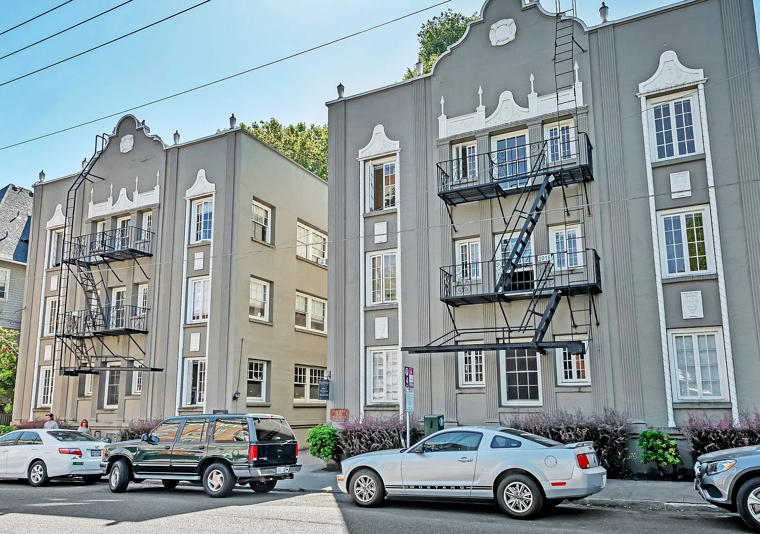 Flanders Apartments — Photo 4