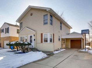 102 S Elmhurst Ave, Mount Prospect, IL 60056